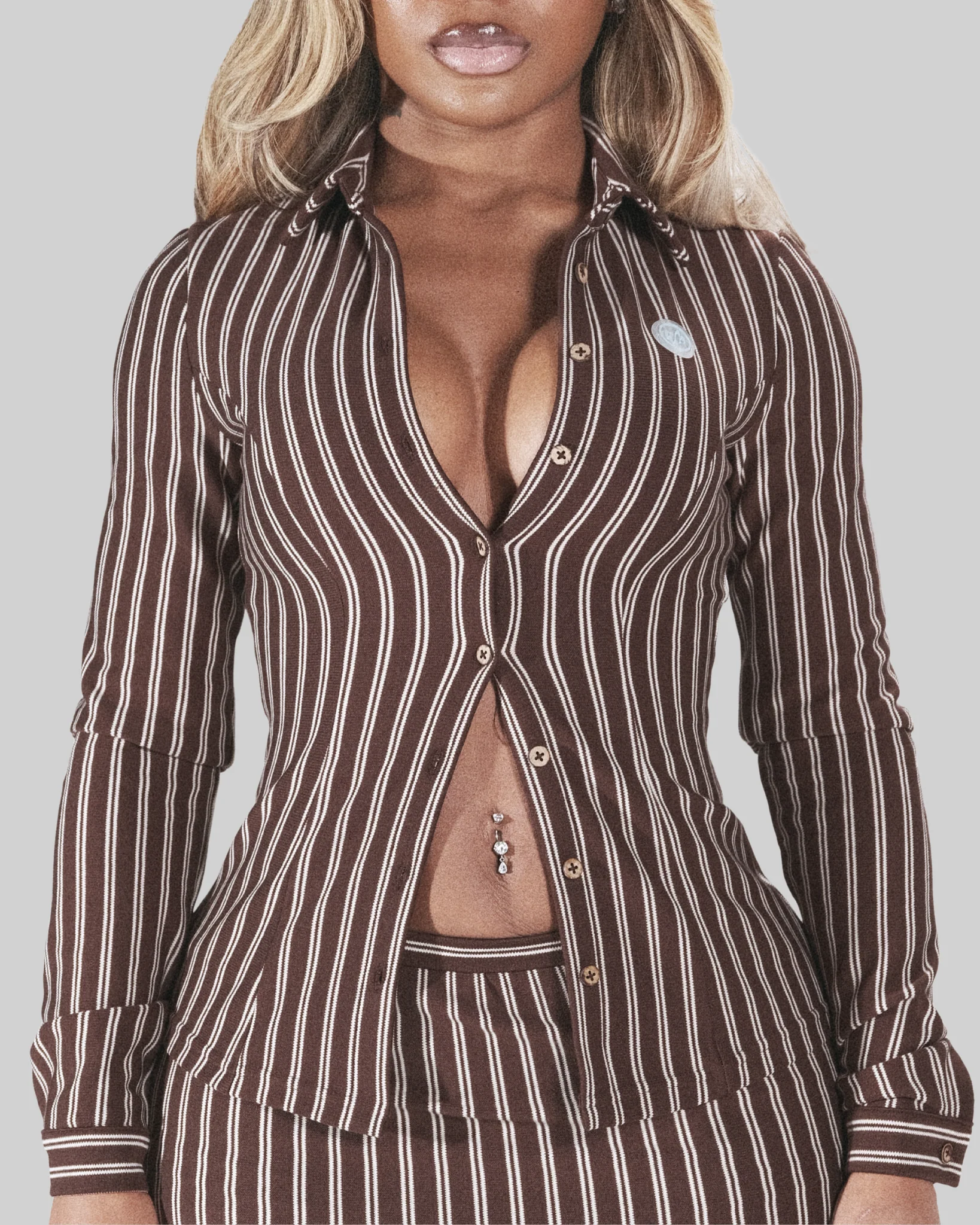 STRIPED V BUTTON TOP (ESPRESSO) - Image 3